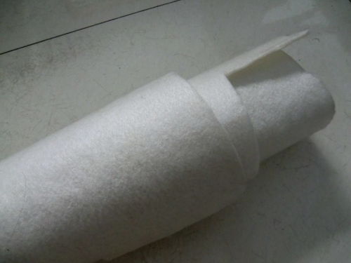 阿勒泰草石隔离带 高性能纤维引领生态防护新变革